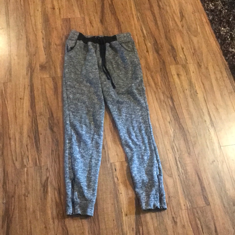 Joggers - zip up ankles